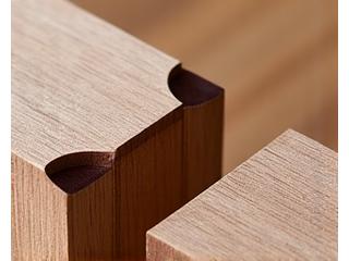 Détail d'un assemblage de menuiserie parfait, technique traditionnelle
